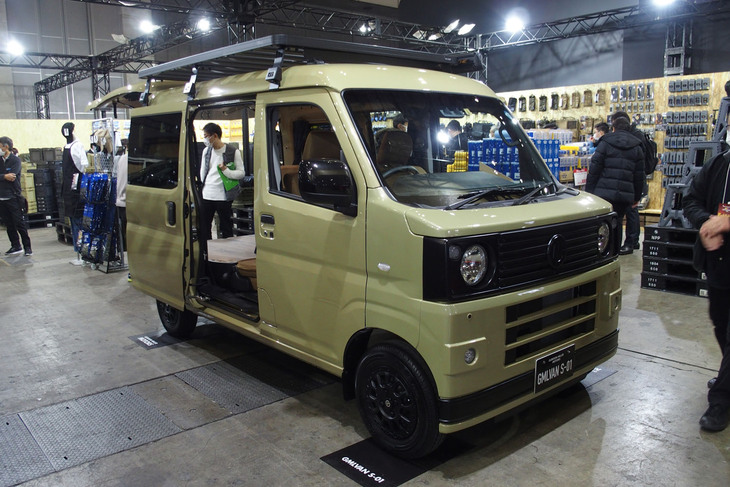 「GORDON MILLER」のブースに展示された「GMLVAN S-01（ダイハツ・ハイゼットカーゴ）」。