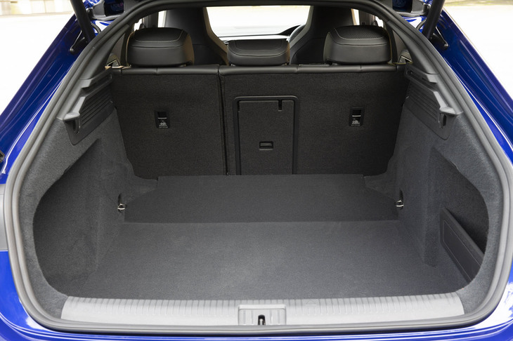 フォルクスワーゲン・アルテオン（ラゲッジスペース）