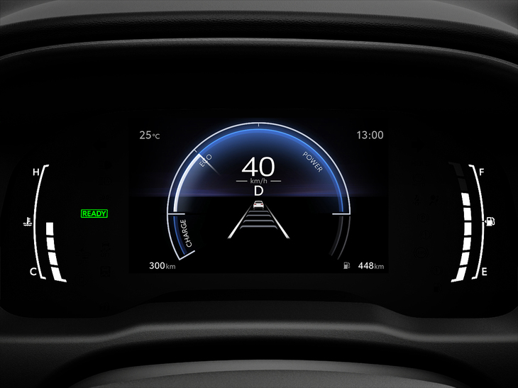 メーターパネル内のマルチインフォメーションディスプレイは7インチに拡大された。