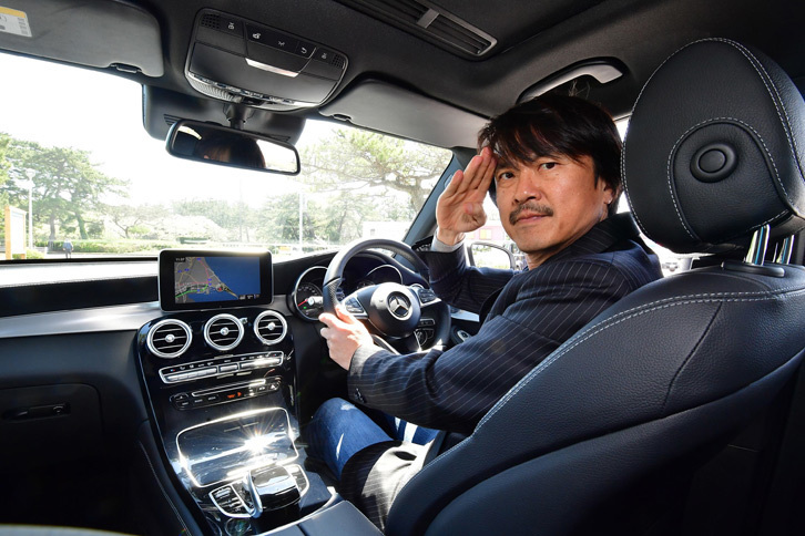 ピアノブラックとクロームでギラつかせたコックピットはオヤジにも似合う、はず!?