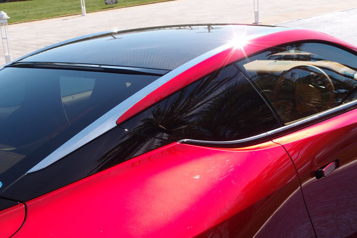 レクサスLC500（CFRP製ルーフ）