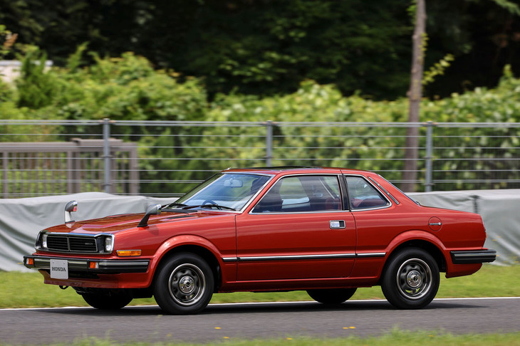 1978年11月に発売された初代「プレリュード」。北米や欧州などの海外にも輸出され、1982年11月に2代目にバトンタッチするまでの4年間で、31万台あまりがつくられた。