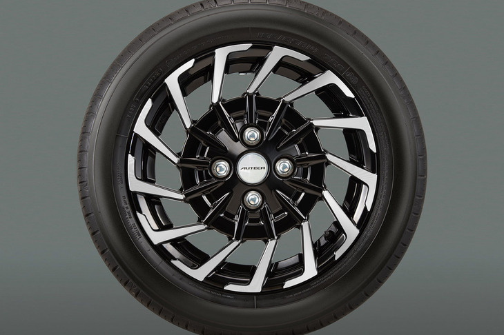 自然吸気エンジンを搭載する「ルークスAUTECHライン」専用となる14インチアルミホイール。