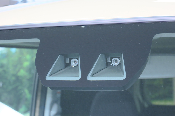 予防安全・運転支援システム「スマートアシスト」のステレオカメラ。