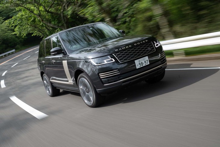 1970年にデビューし、2020年に誕生50周年を迎えた「レンジローバー」。2012年に登場した現行モデルは第4世代となる。
