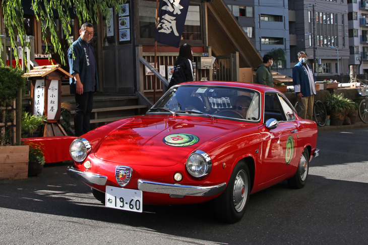 1960年「フィアット・アバルト850スコルピオーネ」。「フィアット600」をベースに、ミケロッティがデザインしてアレマーノが製作したボディーを着せたモデル。