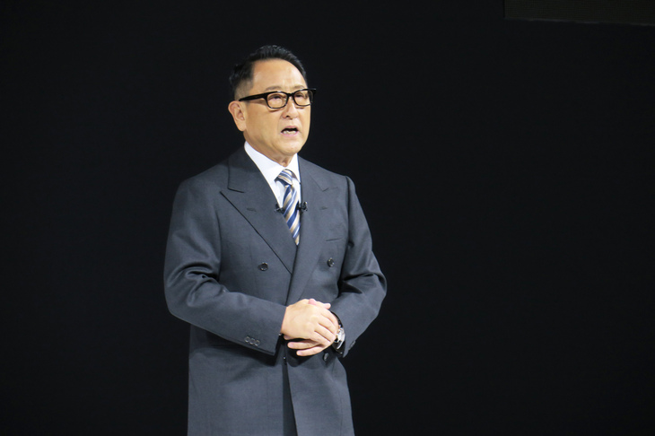 プレゼンテーションにて、トヨタにとって「クラウン」がどのようなクルマであるかを語る、豊田章男社長。