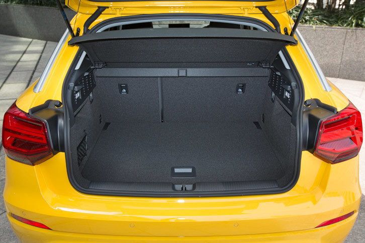アウディQ2（ラゲッジルーム）