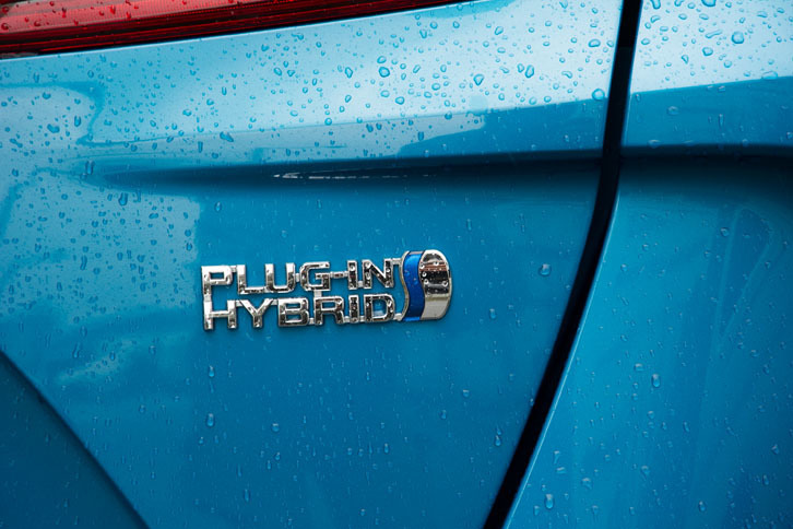 リチウムイオン電池の小型軽量化と大容量化により、プラグインハイブリッドシステムが大幅に強化された。EV走行可能な距離は、先代モデルの26.4kmに対し、新型では68.2kmとなっている。