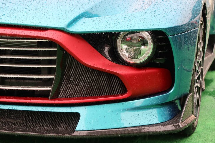 アストンマーティン・ヴァラー（ヘッドランプ）