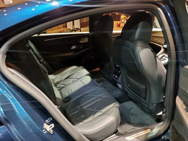 DS 9リヴォリ（リアシート）