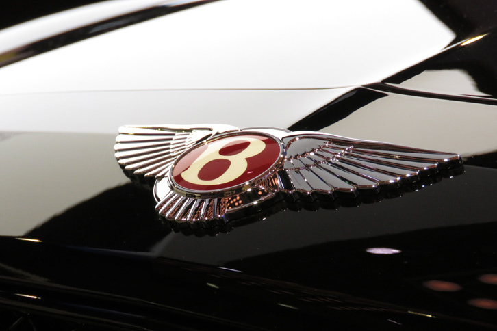 ベントレー・フライングスパーV8 Sストラトゥスエディションbyマリナー（エンブレム）