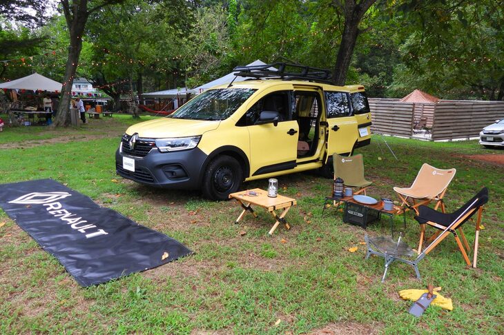 こちらも新型「ルノー・カングー」……と思ったら、ルノー・ジャポンの展示車両だった。