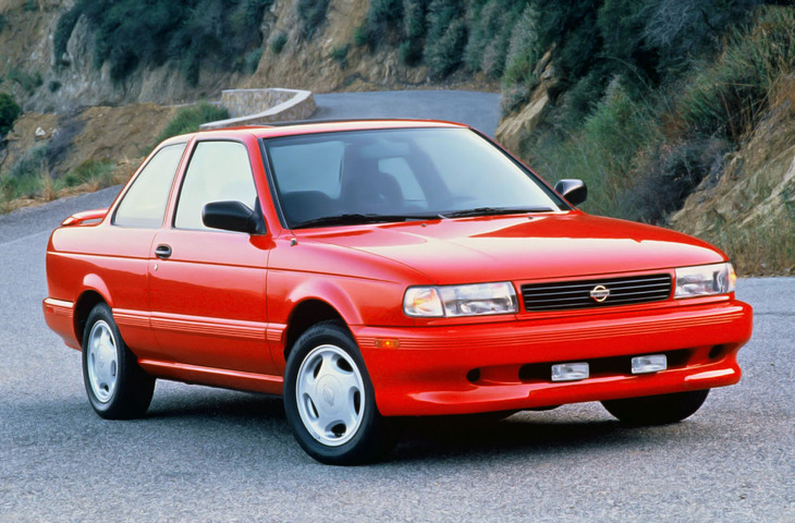 1991年「日産セントラ2000SE-R」。7代目「サニー」（B13）の北米仕様で、国内向けには存在しない2ドアセダンの、これまた国内向けにはない2リッター直4 DOHCエンジン搭載のホットグレード。