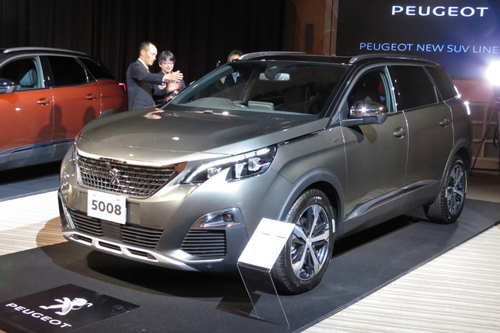 「プジョー5008 BlueHDi」