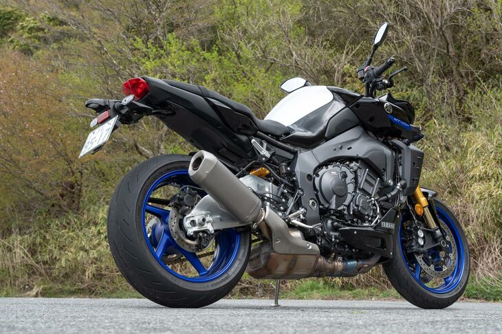 カラーリングは全4種類となっているが、「SP」で選べるのは写真のシルバーのみ。ベースグレードでは選択できない同仕様の専用色となっている。