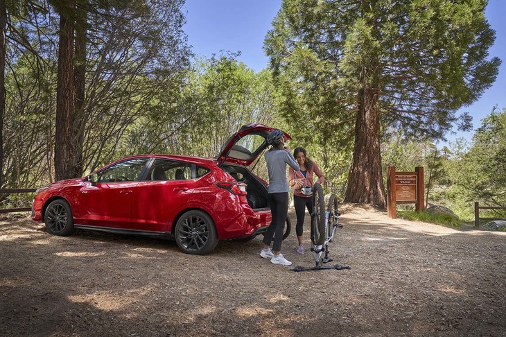 今のところ、ハッチバック車のみ存在が明らかになっている新型「インプレッサ」。2023年春以降、北米市場に導入された後、世界各国の市場で順次展開される見通しとなっている。