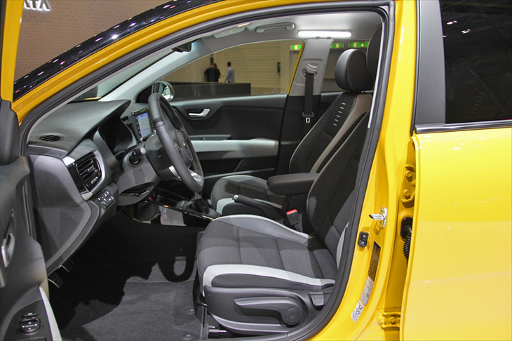 キア・ストニック（フロントシート）