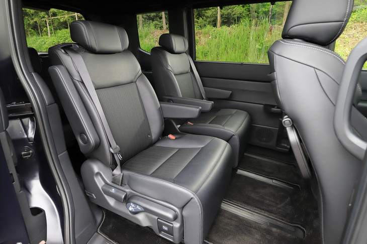 ホンダ・ステップワゴンe：HEVスパーダ（2列目シート）