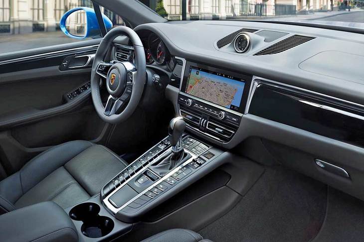 7.1インチから10.9インチに拡大したフルHDタッチスクリーンを新たに搭載。