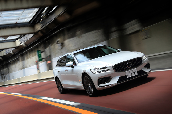 ボルボV60 T6 Twin Engine AWDインスクリプション