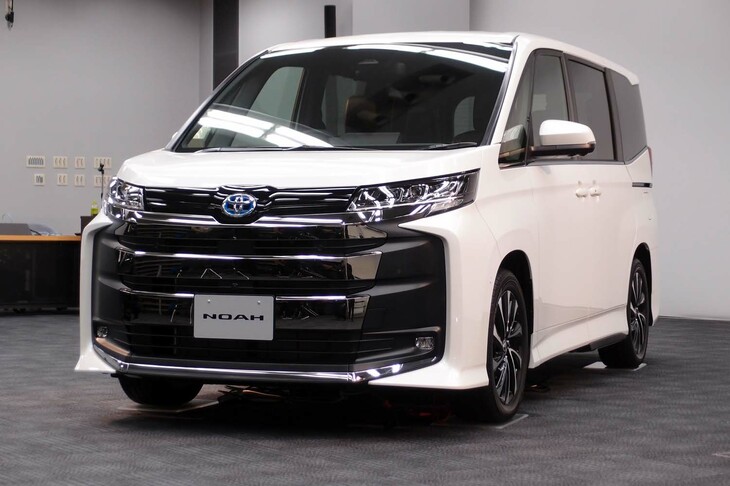 トヨタ・ノアS-Z（7人乗り／ハイブリッド車）