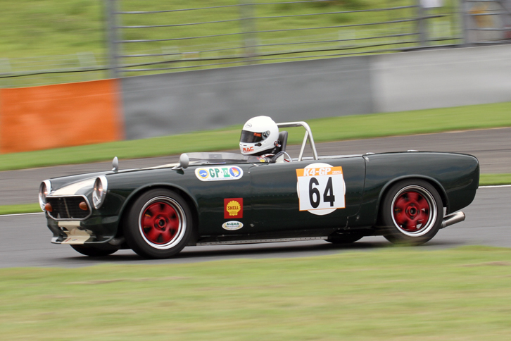 「ザウルスジュニア」のシャシーに「ホンダS600」風ボディーを載せ、S600のエンジンをミドシップした「工房名岐S600MINT-R」。GP-4クラス。