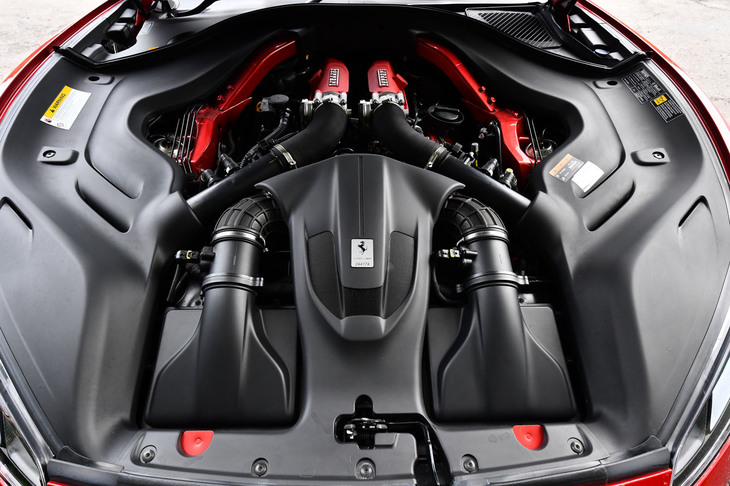 「カリフォルニアT」譲りの3.9リッターV8ターボエンジンは、最高出力が＋40PSの600PS/7500rpmに、最大トルクが＋10N・mの760N・m/3000-5250rpmに強化された。