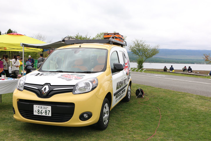 ルノー・ジャポンとイオンペットのコラボレーションで生まれたドクターカーの1号車も会場内に展示されていた。