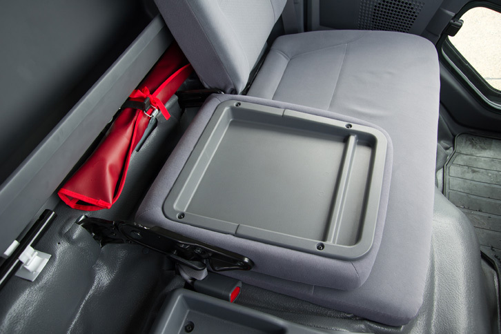 いすゞ・エルフ ワイドキャブ ロングボディー ドライバン