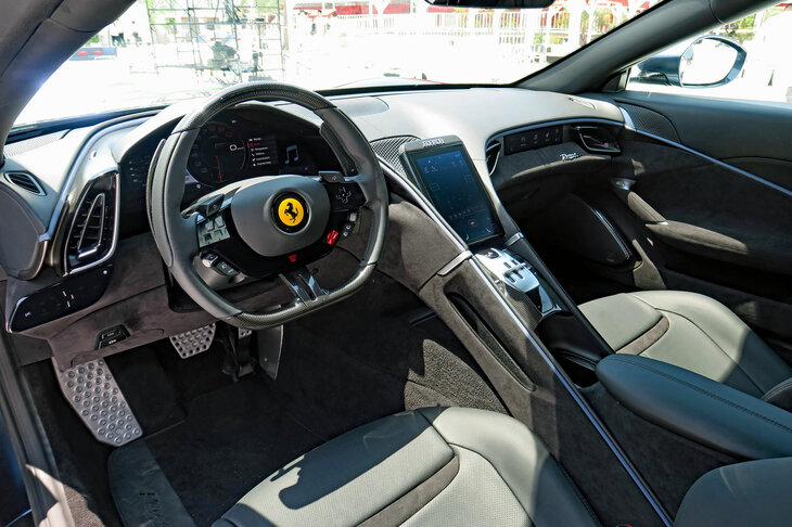 フェラーリ・ローマ スパイダー（インストゥルメントパネルまわり）