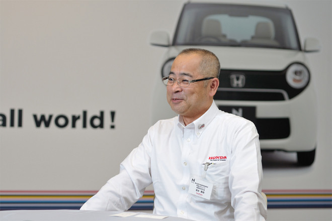 初代「N-BOX」の開発を主導した浅木泰昭氏。現在はHRD Sakuraのセンター長としてホンダのF1活動を率いている。（写真=峰 昌宏）