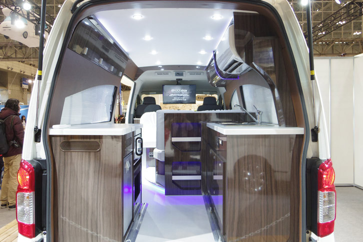 日産NV350キャラバン リチウムイオンバッテリー搭載 グランピングカー