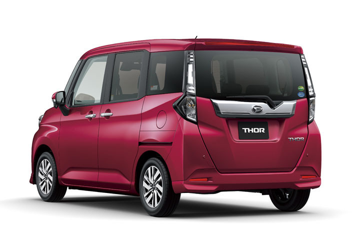 「トール」のバックショット。ボディーカラーはマゼンタベリーマイカメタリック。