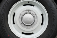 白銀の世界をイメージ　ジープから日本オリジナルの限定車「ラングラー スノートレース」登場の画像