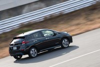 ブレーキ回生の量は標準車と同じだが、「e-Pedal」（回生と油圧ブレーキを併用）の制御については車重に合わせて最適化されている。