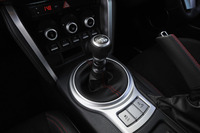 トランスミッションは6段MT（写真）のほか、6段ATも設定される。