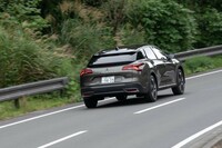 1.6リッター直4ターボエンジンは最高出力180PS、最大トルク250N・ｍを発生。変速機はアイシン製の8段AT「EAT8」が組み合わされる。