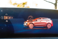 走行モードは「ツーリング」「スポーツ」「オフロード」の3種類で、ツーリングのみ4WDとFWDの切り替えが可能。他のモードは4WD走行となる。