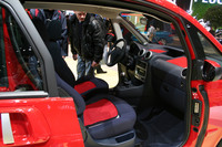 「プジョー1007」のドアは、当初は好奇の目で見られたが……。2006年ジュネーブモーターショーで。