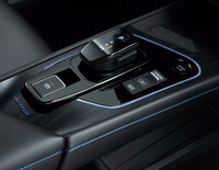 「日産ノート オーラ」にカスタマイズモデル「AUTECH」が新設定の画像