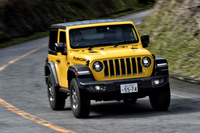 「ラングラー ルビコン」の四輪駆動システムは「ロックトラックフルタイム4×4」で、「2H」「4Hオート」「4Hパートタイム」「4L」の走行モードを手動切り替えできる。