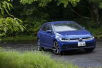 2022年6月23日に発売された「フォルクスワーゲン・ポロ」のマイナーチェンジモデル。試乗車は最上級グレードの「TSI Rライン」。