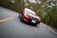 ワインディングロードを行く新型「リーフ」。素直でニュートラルなハンドリングが印象的だった。