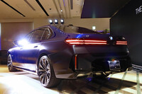 BMWが最上級セダン「7シリーズ」のマイナーチェンジモデルを発表の画像