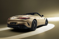 鮮やかなゴールドをまとう「メルセデスAMG SL63 4MATIC＋」の限定車が登場の画像