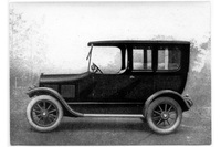 1916年に登場した快進社の「41型乗用車」。日本初とされる、単塊鋳造4気筒エンジンを搭載していた。