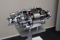 4WDモデル用のリアトランスアクスルも新開発。第4世代用の約6倍となる最高出力41PSを発生する。