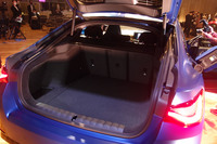 5人乗車時の荷室容量は470リッター。リアシートバックを倒すと、荷室容量を1290リッターに拡大できる。