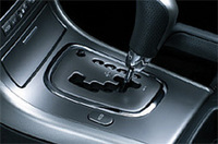 
	ATのシフトゲート。手前に見えるのが「Info-ECO」スイッチ。
	 